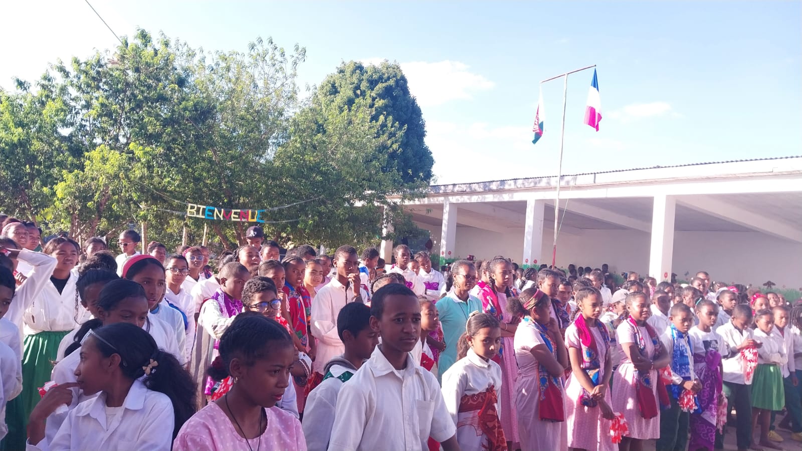 Groupe FIDES mitazana ny fampisehoana