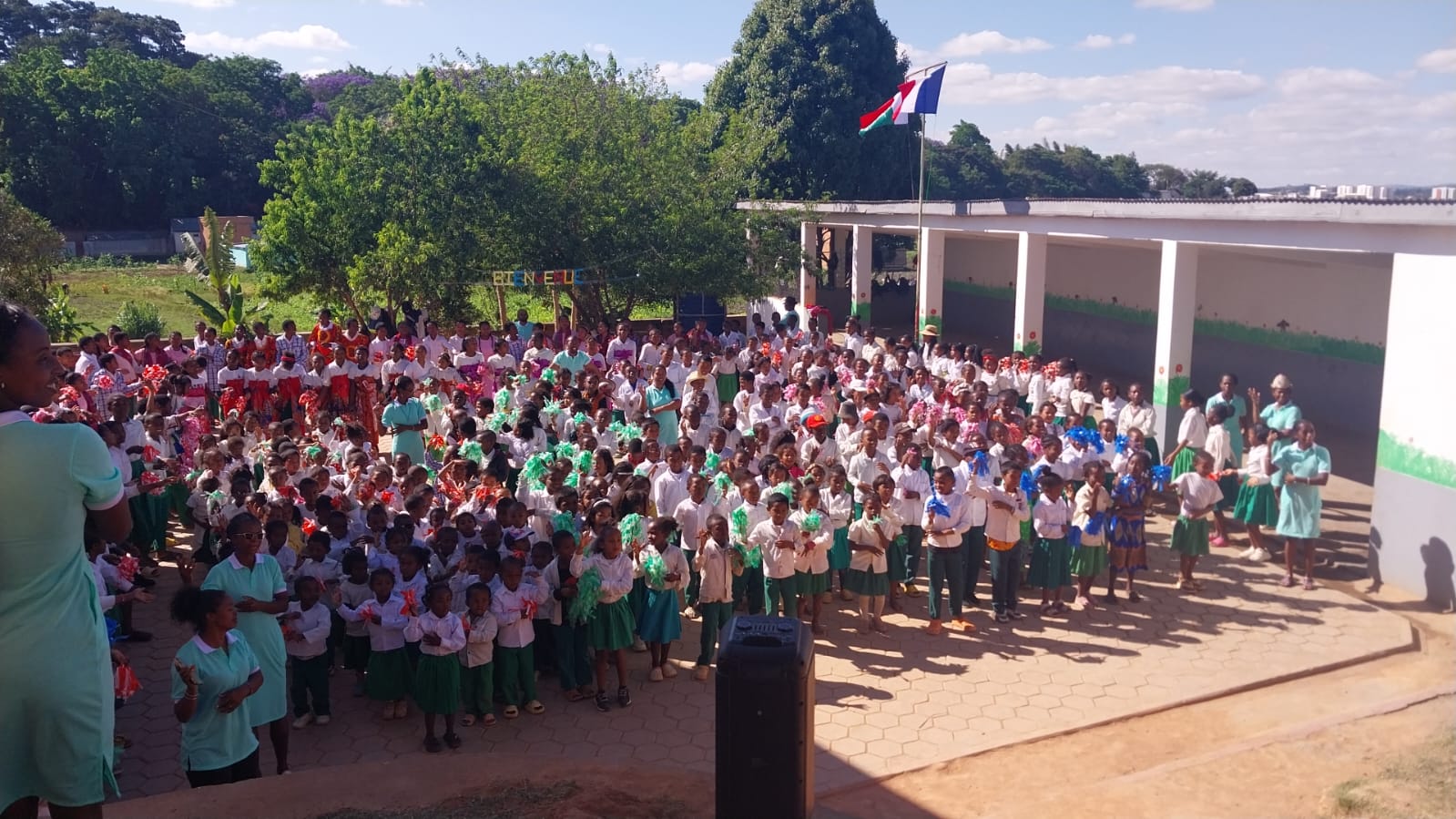 Pere Ratovo sy ny ankizy